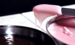 Macphie 5th Avenue Strawberry Flavour Icing 12.5kg