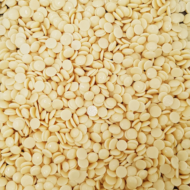 JM Posner’s Finest Belgian White Chocolate, attractively packaged, shown alongside creamy white chocolate pieces and a gently flowing chocolate fountain