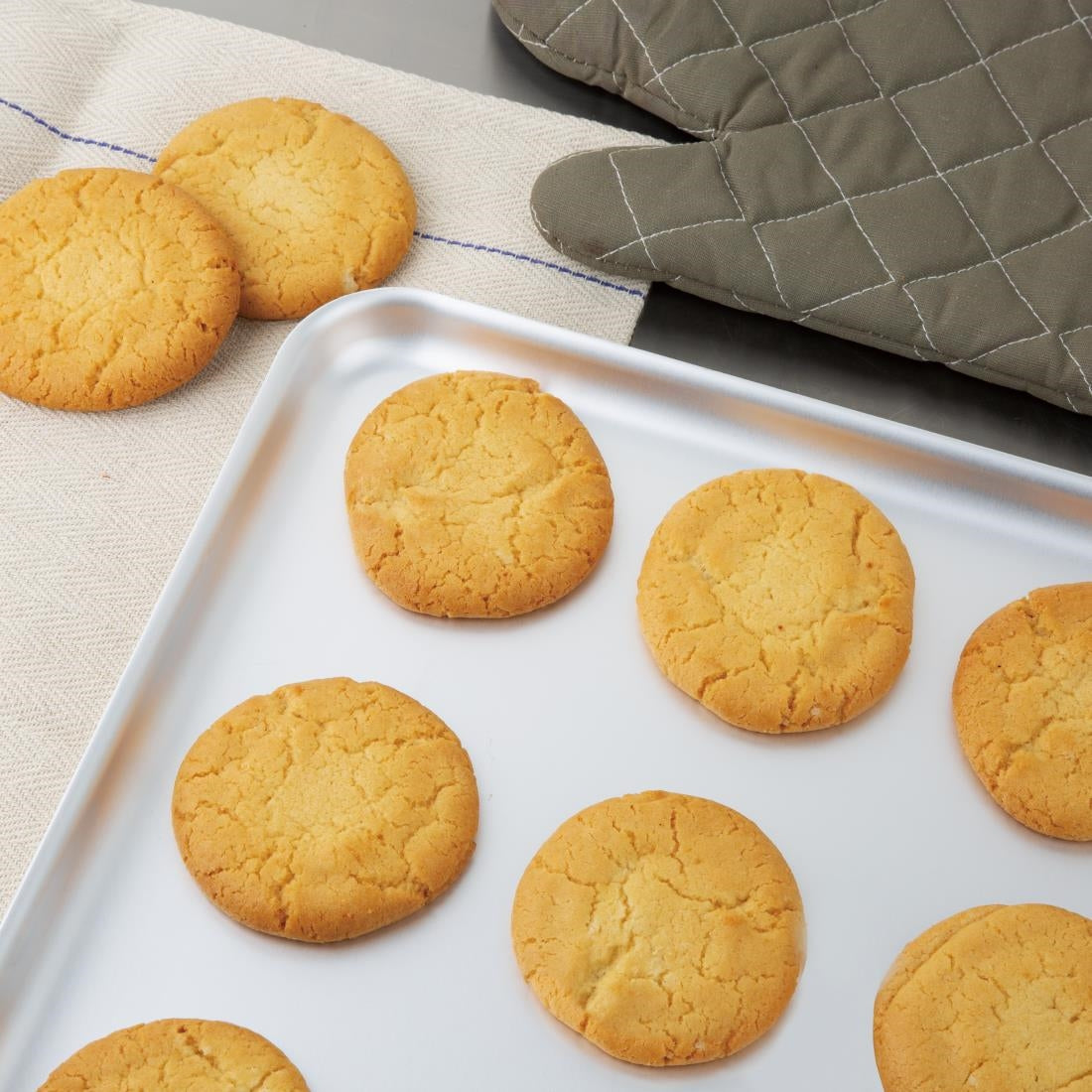 Vogue Aluminium Baking Tray 527 x 425mm