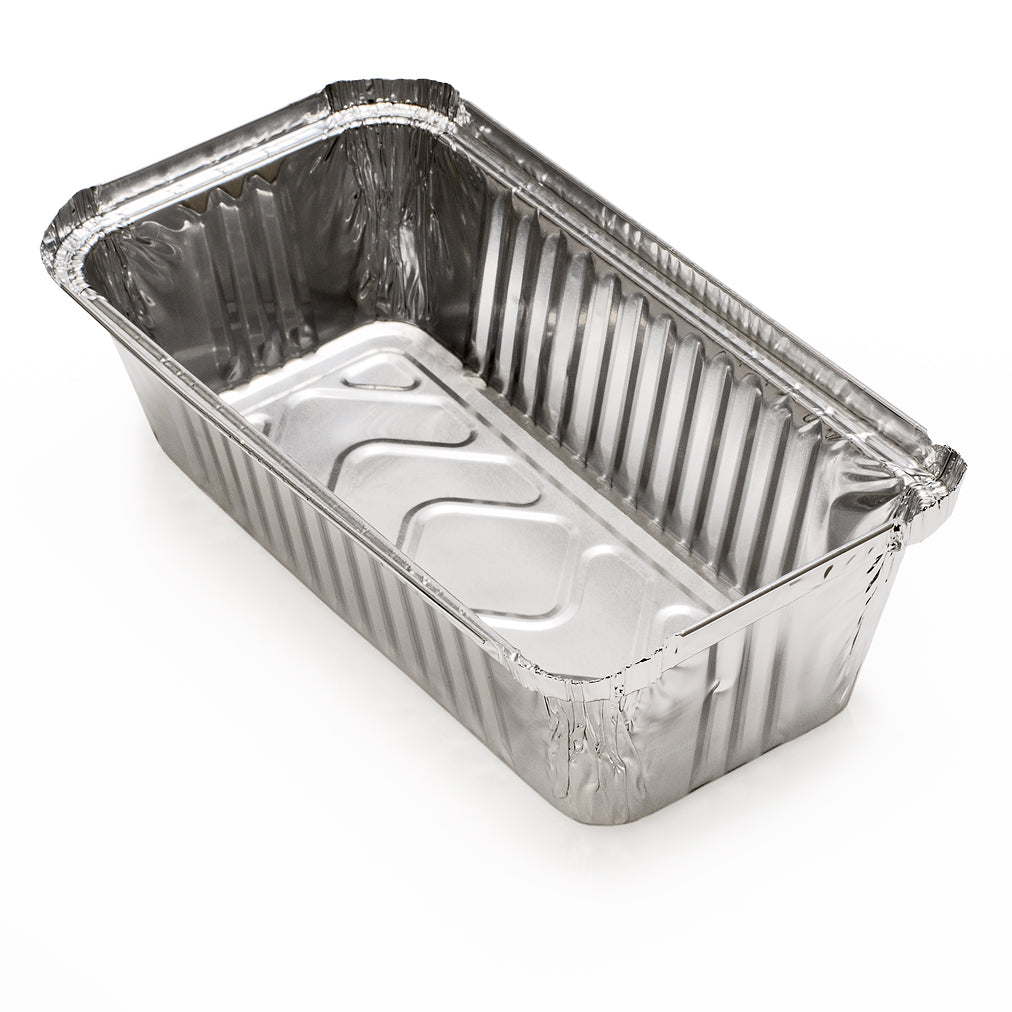 A silver aluminum foil baking dish.