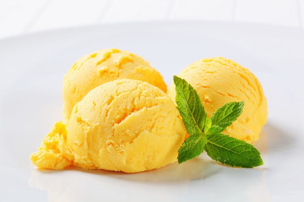 Cremo Linea Passionfruit Paste 873107 – a smooth, golden-yellow flavour paste in a professional-grade container, used for enhancing gelato, sorbets, and desserts with a vibrant tropical taste.