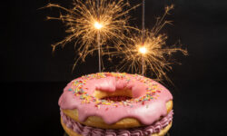 Macphie 5th Avenue Strawberry Flavour Icing 12.5kg