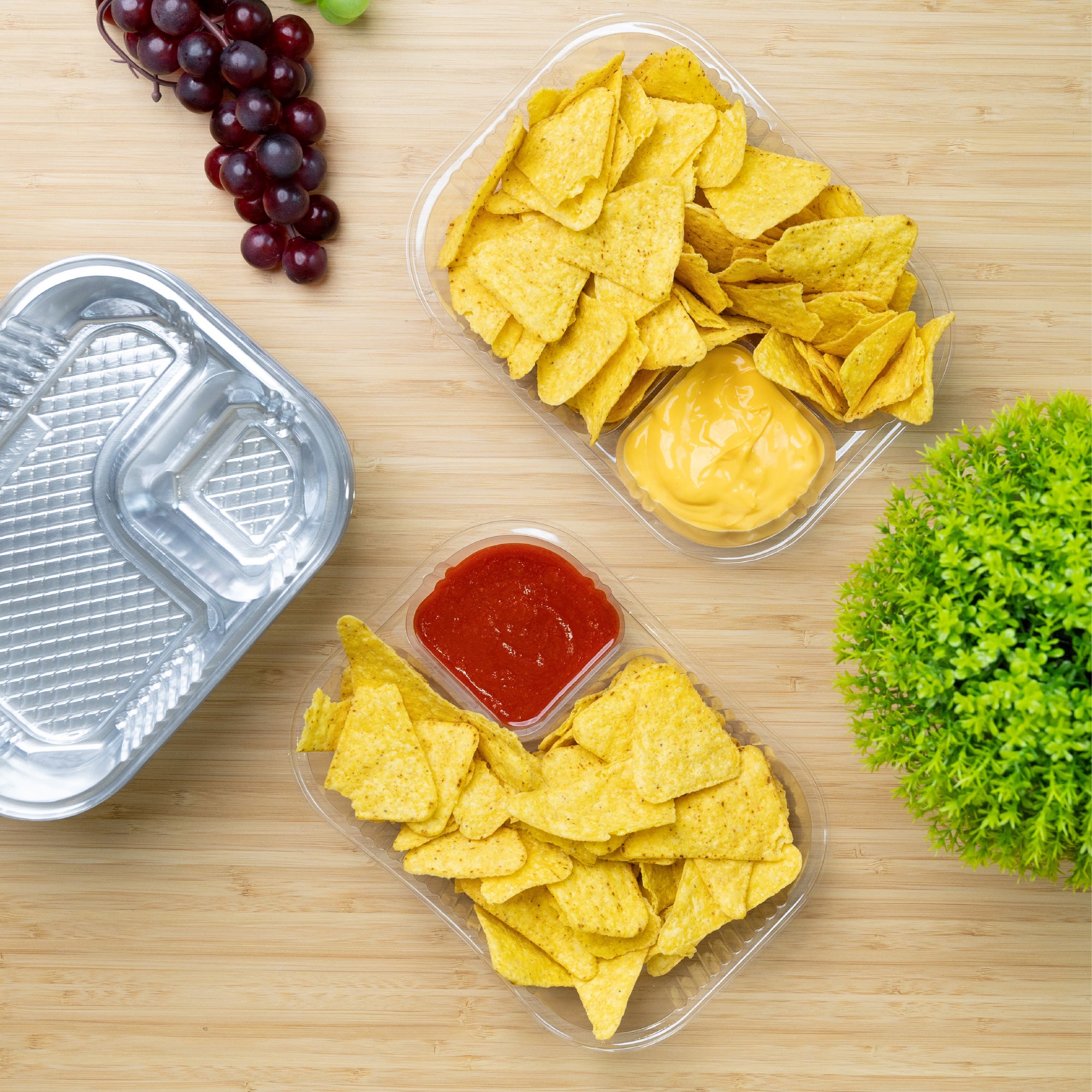 Dexlo Large Two-compartment Nacho Trays- 500/Pack