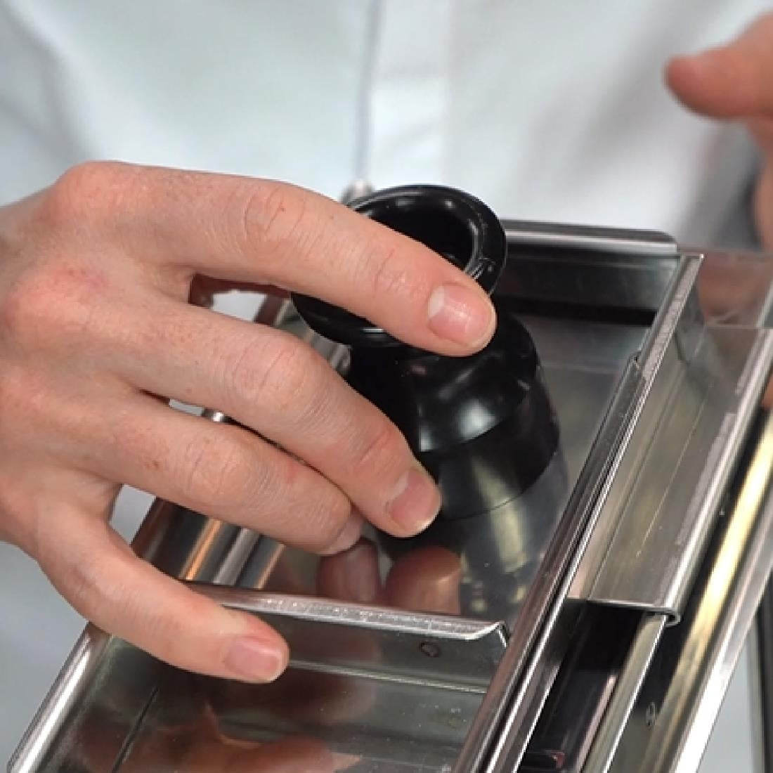 Bron Mandoline Safety Guard