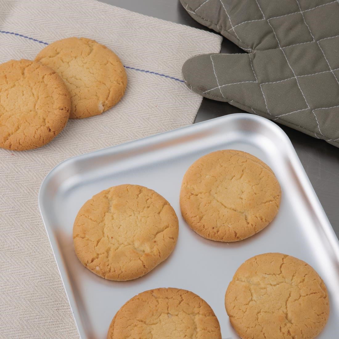 Vogue Aluminium Baking Tray 324 x 222mm